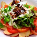 Ensalada de manzana, nueces y salsa de yogur (Waldorf Salad) Receta