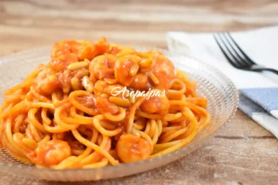 Espaguetis con Gambas y Piñones