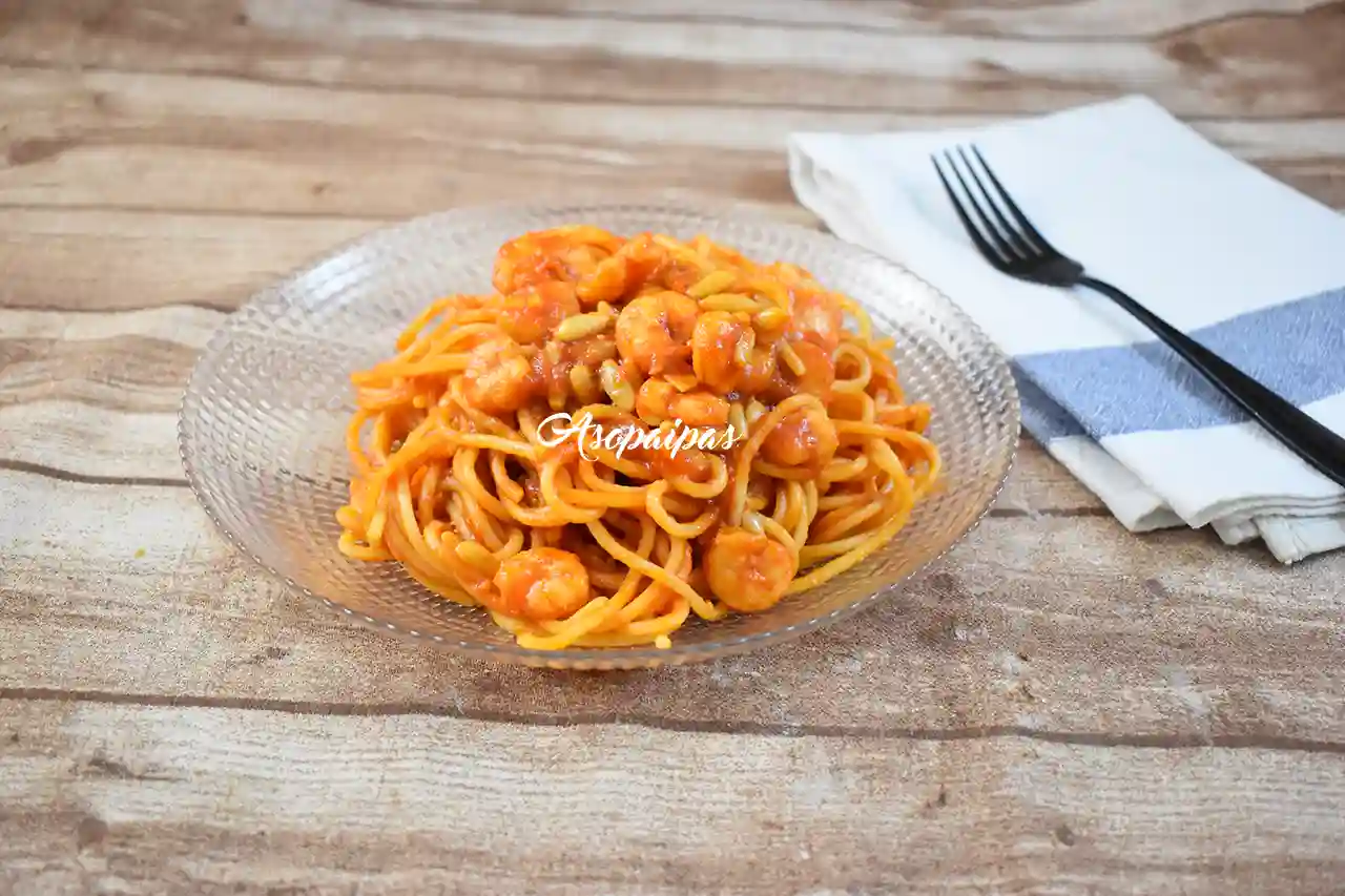 Espaguetis con Gambas y Piñones