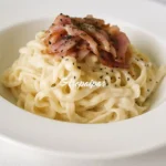 Tallarines con Salsa de Queso y Bacón