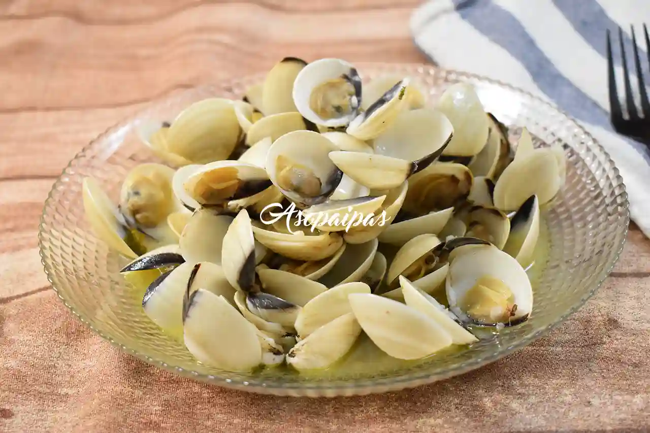 Almejas en Salsa Verde