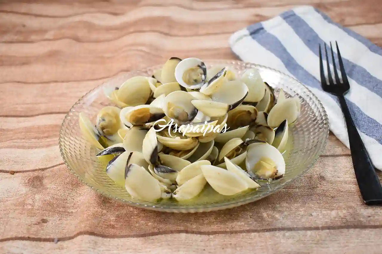 Almejas en Salsa Verde