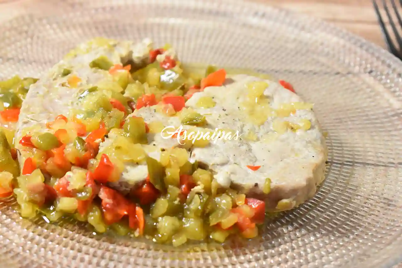 Atún con Salsa de Pimientos y Cebolla