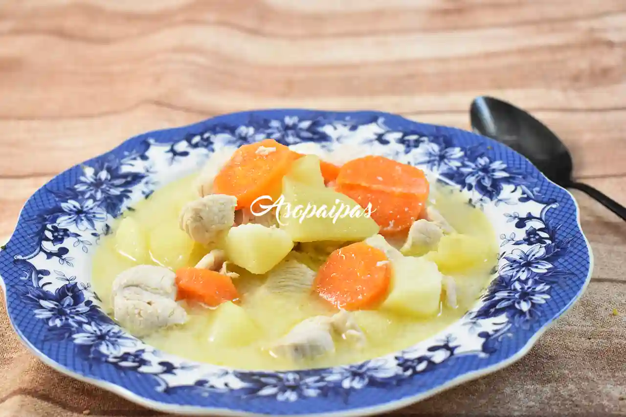 Sopa de Pollo con Verduras, Huevo y Limón