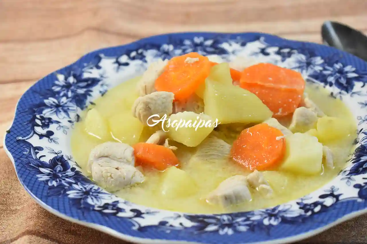 Sopa de Pollo con Verduras, Huevo y Limón