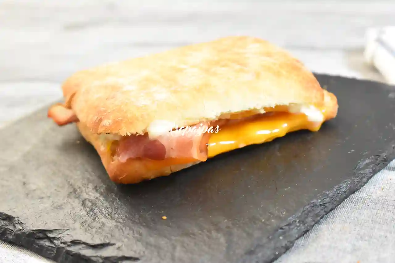 Imagen del Sándwich de Bacón con Pera y Queso Cheddar