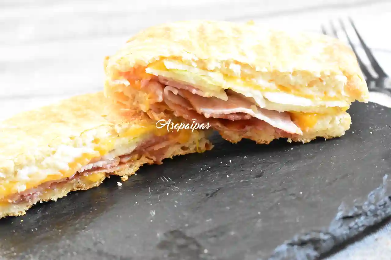 Imagen del Sándwich de Bacón con Pera y Queso Cheddar