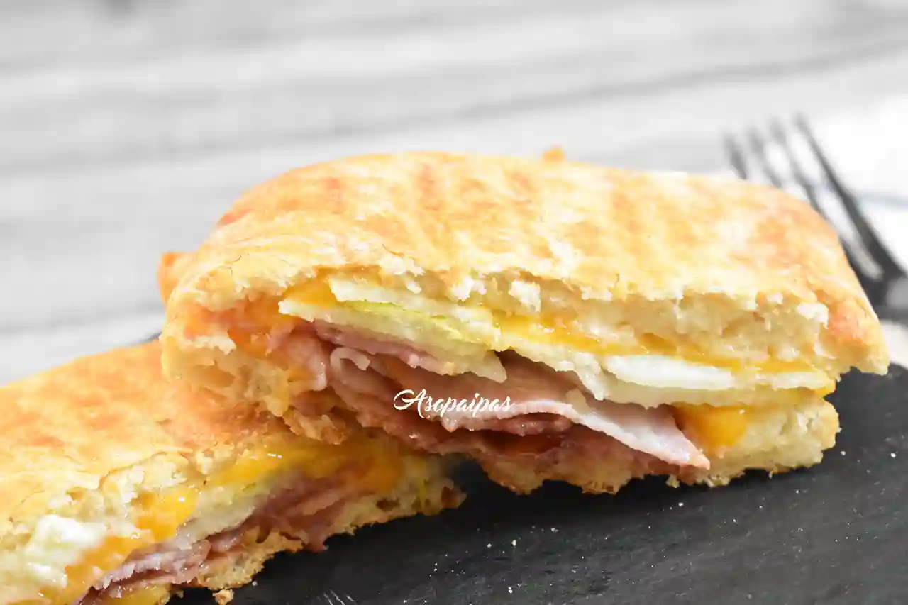 Imagen del Sándwich de Bacón con Pera y Queso Cheddar