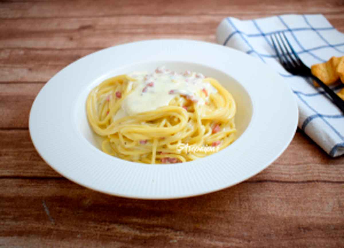 Imagen de los Espaguetis con salsa de gorgonzola y jamón