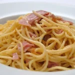 Espaguetis con Salsa de Gruyère y Jamón Cocido