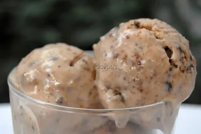 Imagen del helado de chocolate con cereales crujientes