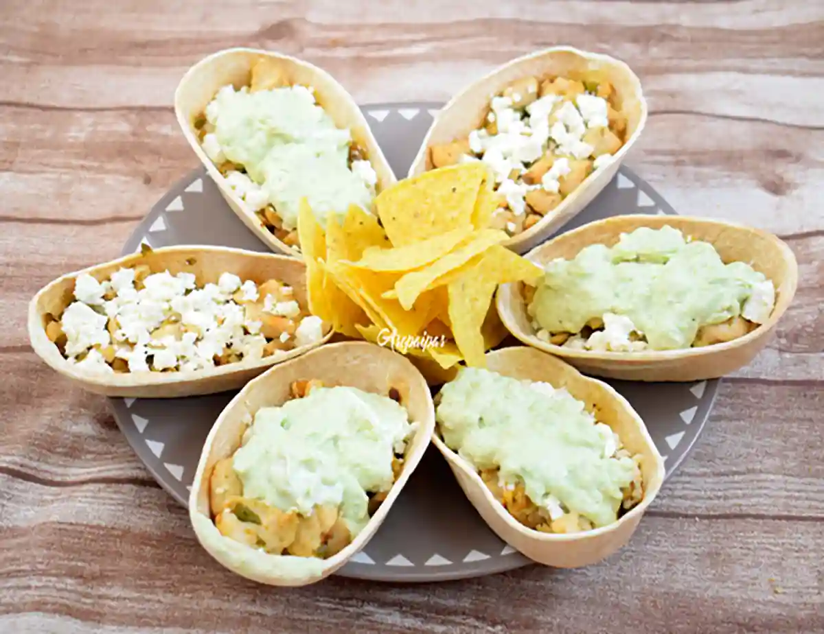 Imagen de los Barquitas con Pollo y Crema de Aguacate