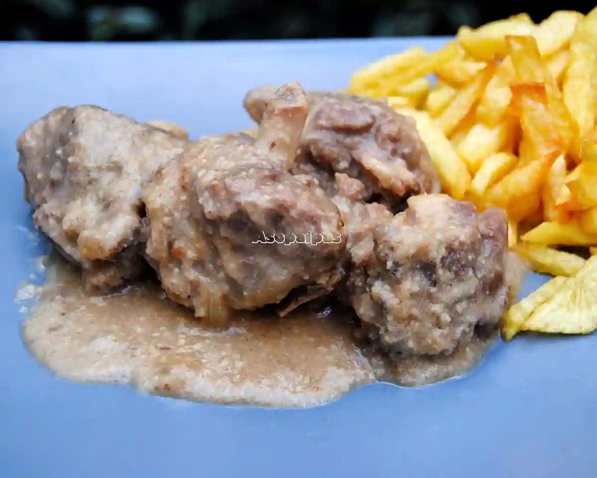 Imagen de la Caldereta de Chivo con Salsa de Almendras