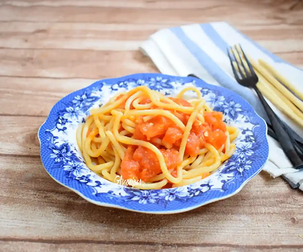 Imagen de los Pici Toscano con Salsa de Tomate y Ajo