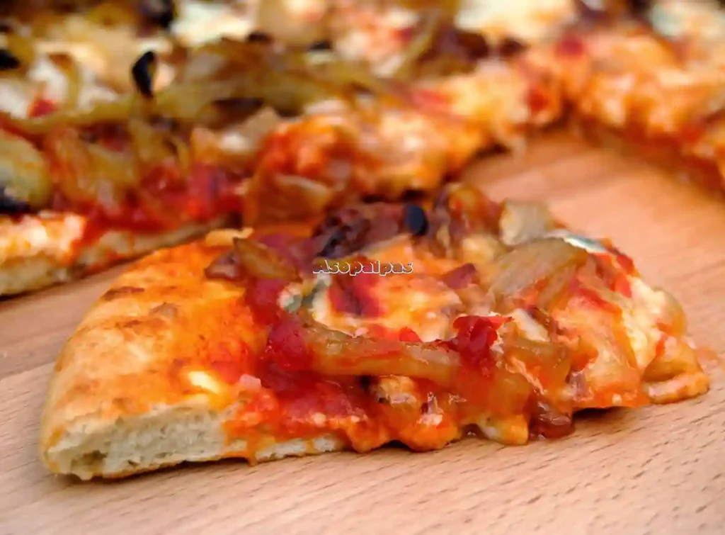 Imagen de la Pizza de Cebolla Caramelizada con Queso Gorgonzola