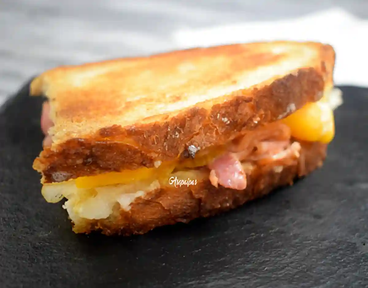 Imagen del Sándwich de Bacon, Pera y Queso Cheddar