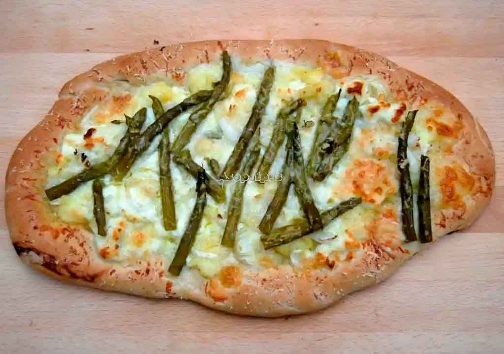 Imagen de la Pizza de Espárragos, Queso de Cabra y Patatas