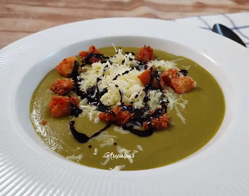 Imagen de la Crema de Brócoli, Maíz y Espinacas con Queso Cheddar y Pan Frito