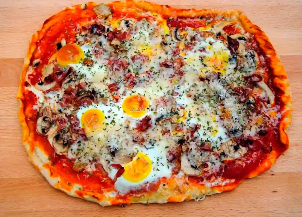 Imagen de la Pizza con Champiñones, Bacón y Huevo