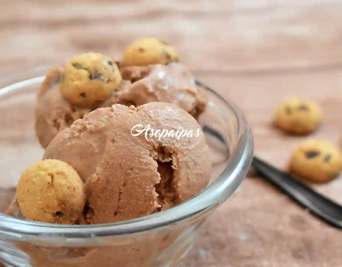 Imagen del Helado de Tres Chocolates con Galletas Chips Ahoy