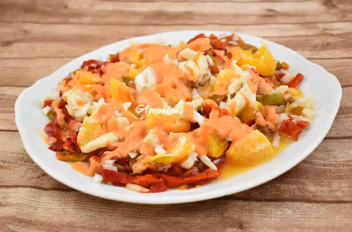 Imagen de la Ensalada de Bacalao con Pimientos Asados, Naranja y Salmorejo