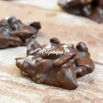Rocas de Chocolate con Turrón y Nueces Pecanas