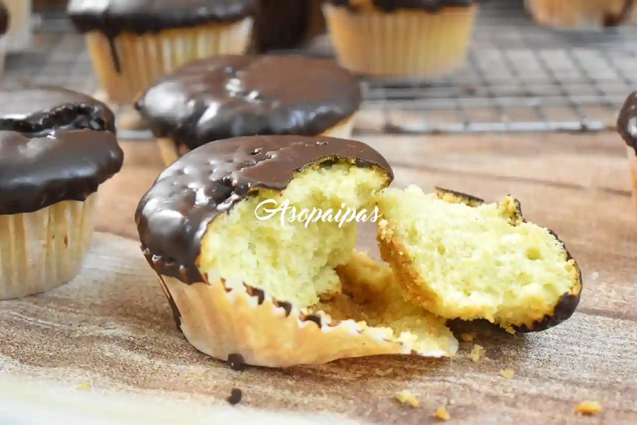 Magdalenas con Cobertura de Chocolate Negro