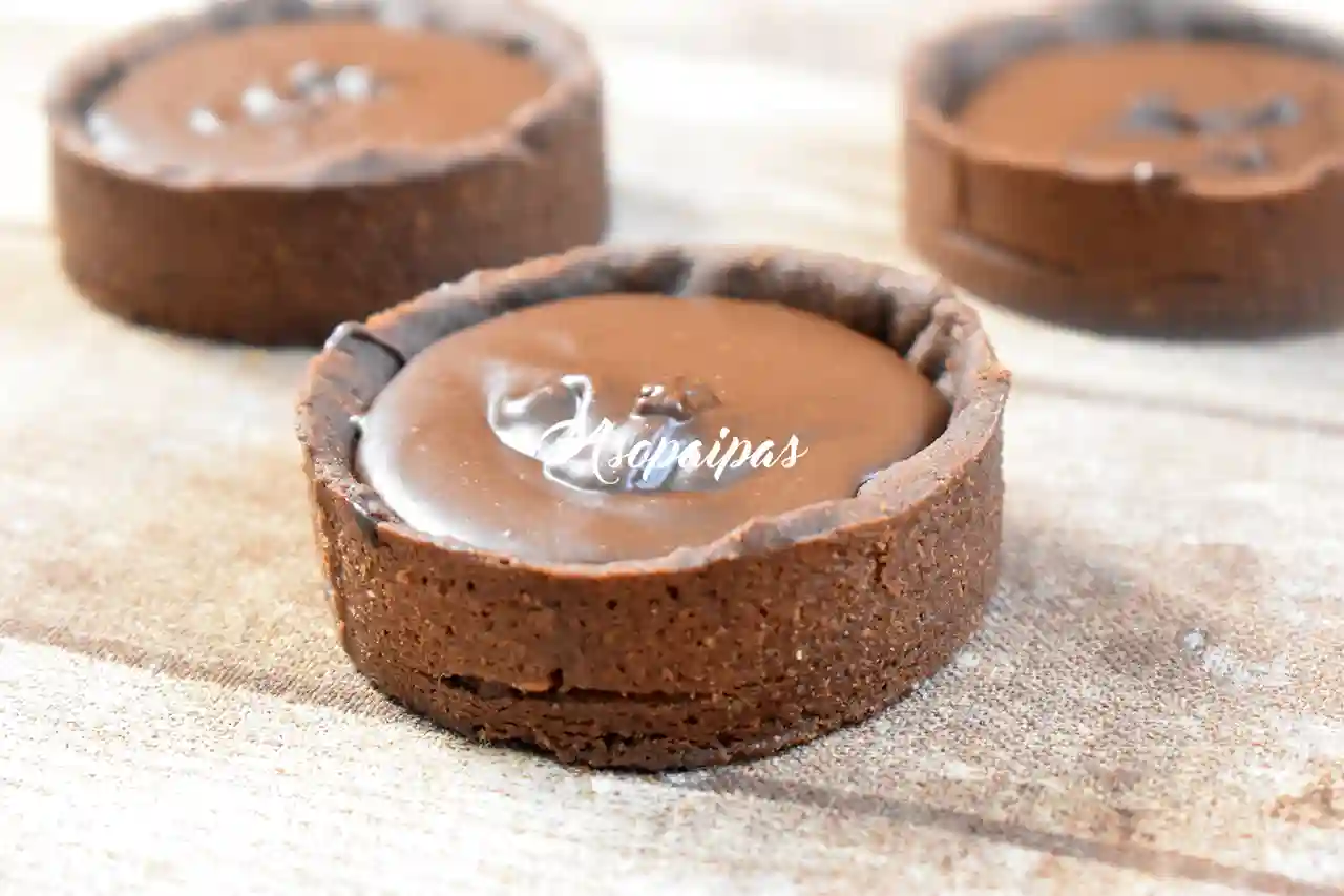 Tartaletas de masa sablé de chocolate con crema de gianduja