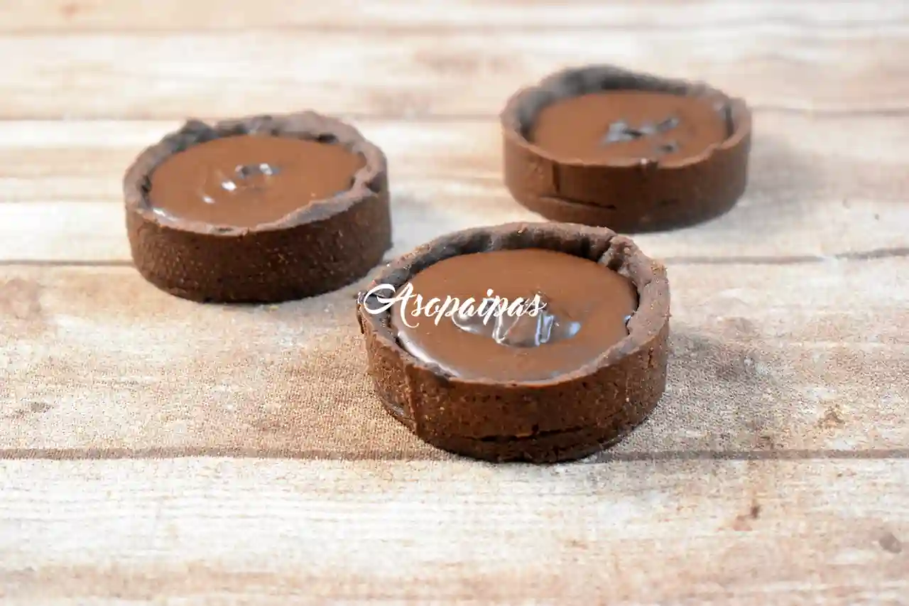 Tartaletas de masa sablé de chocolate con crema de gianduja
