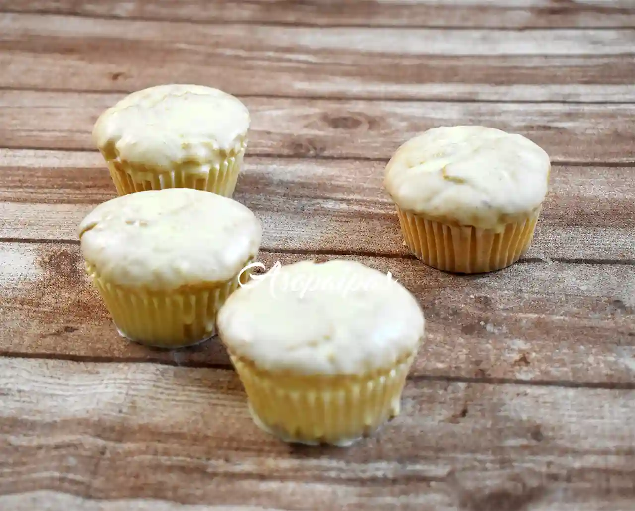 Magdalenas con cobertura de chocolate blanco