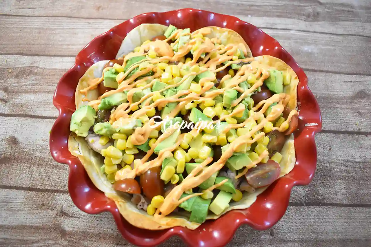 Tartaleta de Obleas con Ensalada de Pollo