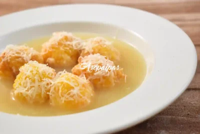 Bolitas de Arroz con Caldo de Carne