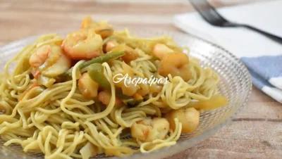Fideos Chinos con Gambas y Verduras