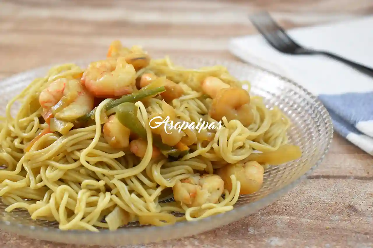Fideos Chinos con Gambas y Verduras