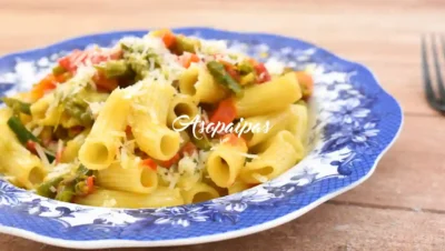 Pasta Integral con Espárragos y Pimientos