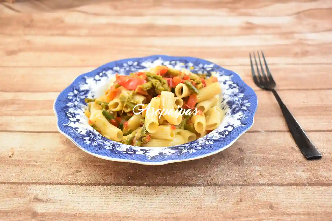 Pasta Integral con Espárragos y Pimientos