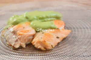 Salmón con crema de aguacate