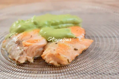 Salmón con crema de aguacate