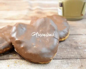 Palmeras de Kinder Bueno con chocolate