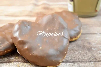 Palmeras de Kinder Bueno con chocolate